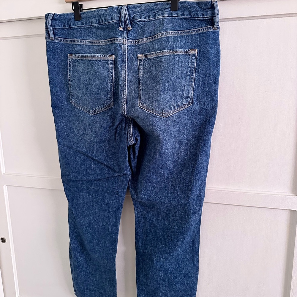 Good American Deep Blue Relaxed Jeans - Picture 2 of 3
